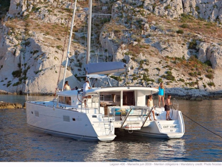 Hire Catamaran Lagoon with a boat licence