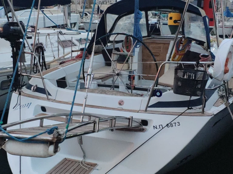 Charter a Grand Soleil Grand Soleil 37 Race in Athens on Samboat