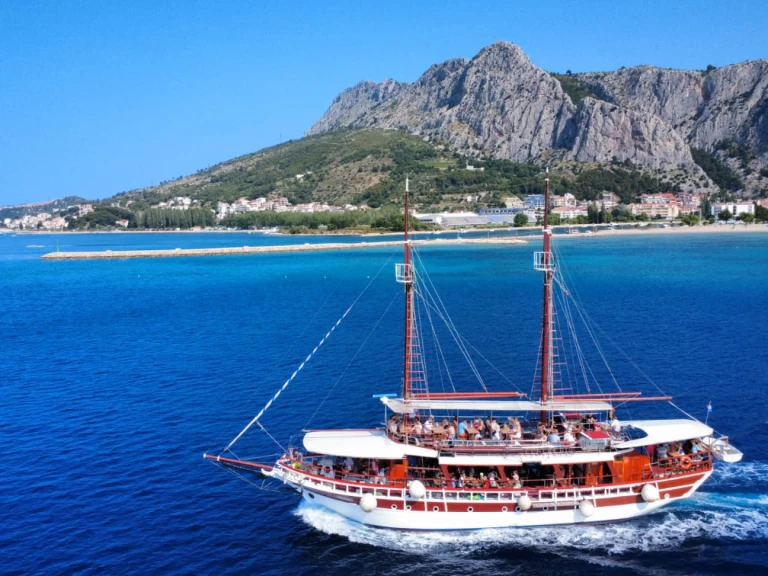 Hire Motorboat with or without skipper Wooden boat Omiš