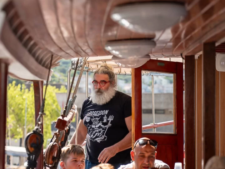 Motorboat to hire Omiš at the best price