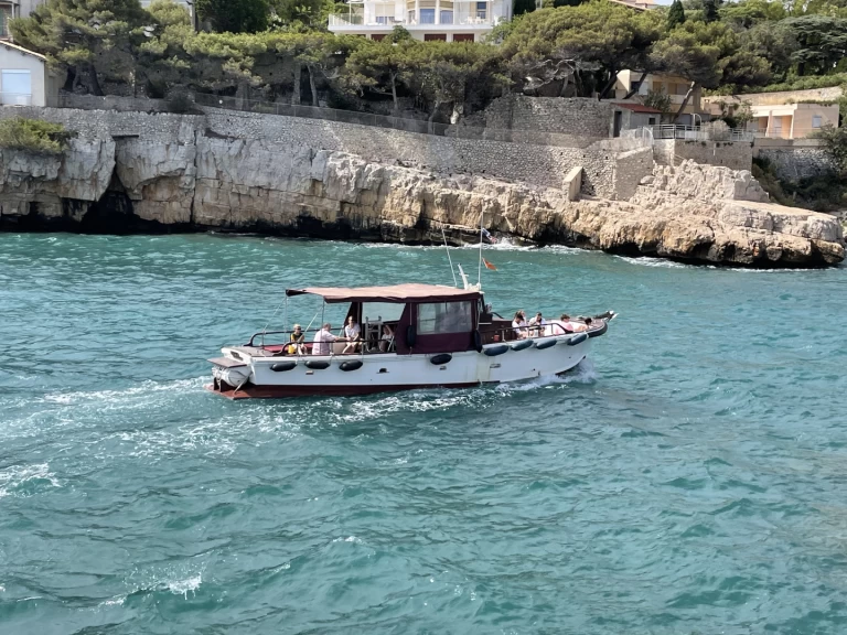 Yacht hire Cassis cheap Bateau en bois 