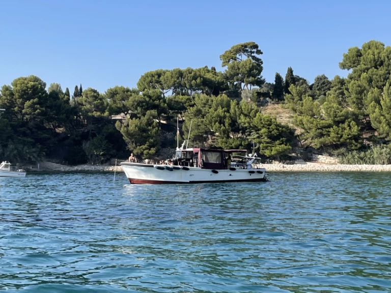 Motorboat hire in Cassis - Pantasso Bateau en bois 