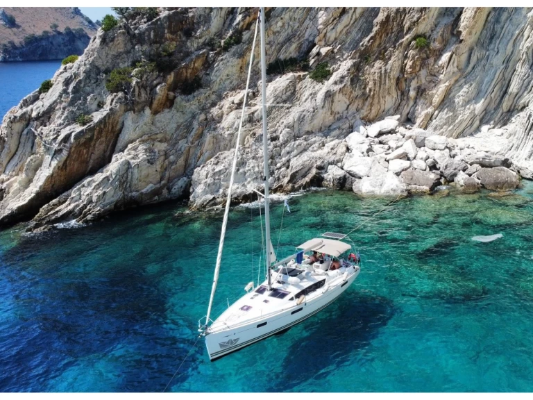 Charter a Jeanneau Sun Odyssey 42 DS in Lefkáda on Samboat