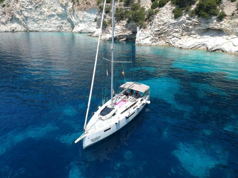 Sailboat to hire Lefkáda at the best price