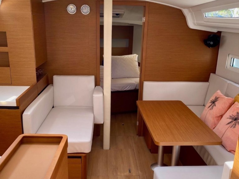 Jeanneau Sun Odyssey 410 (2023) charter bareboat or skippered in  Lefkáda