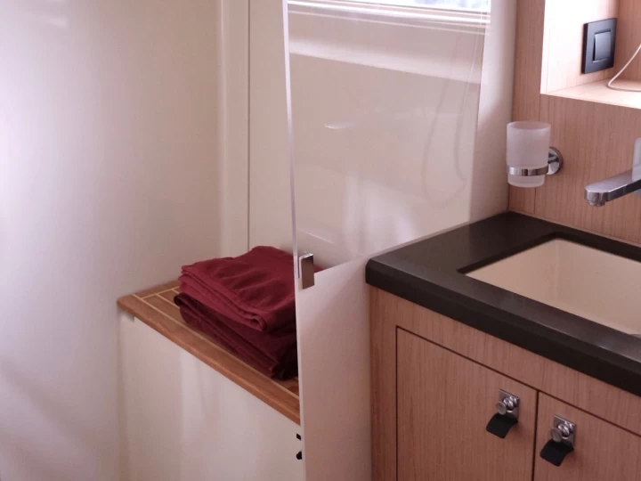 Hire a Bénéteau Oceanis Yacht 62 Castiglioncello