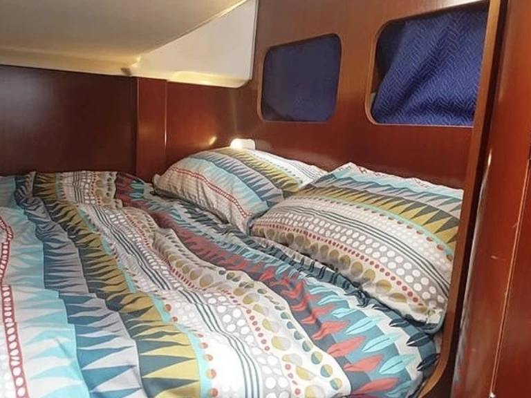 Hire Motorboat Bénéteau with a boat licence