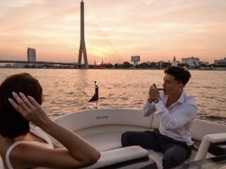 Motorboat hire in Bang Kho Laem - Chris Craft Carina 21