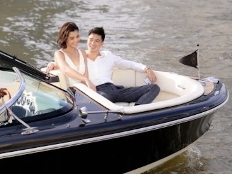 Charter a Chris Craft Carina 21 in Bang Kho Laem on Samboat