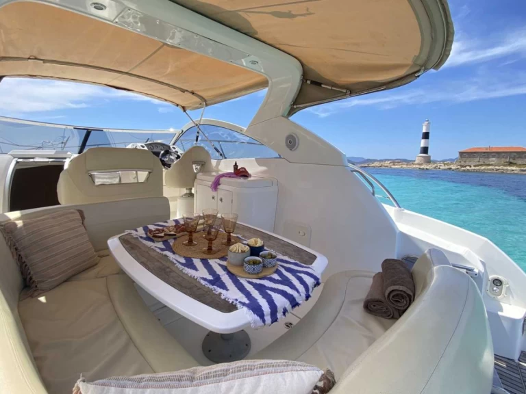 Motorboat to hire Port Olímpic of Barcelona at the best price