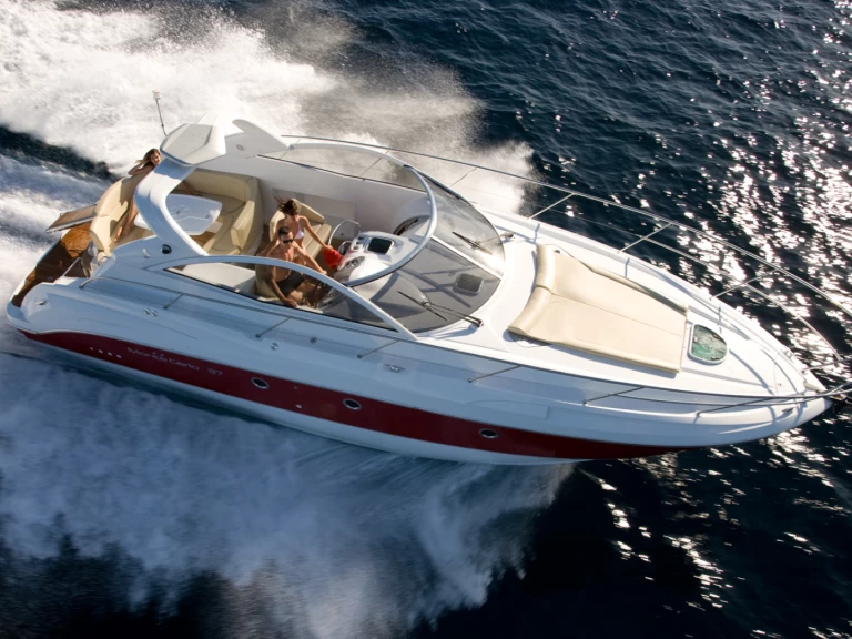 Hire Motorboat Bénéteau with a boat licence