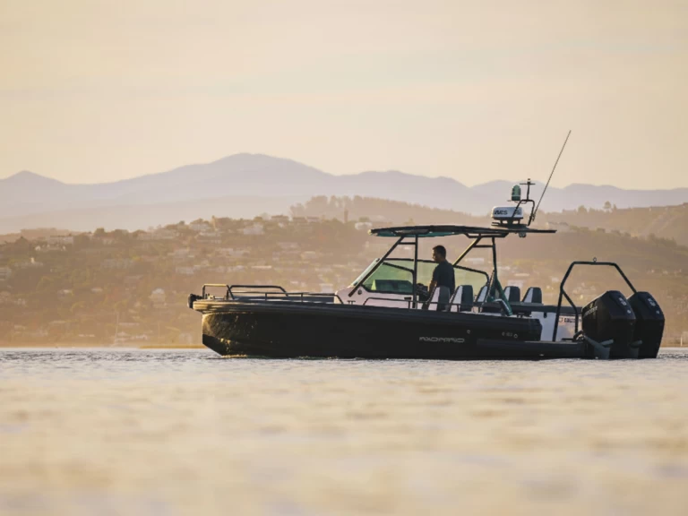 Motorboat hire in Marina de Lagos - Axopar 28 T-Top