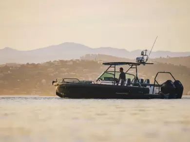 Motorboat hire in Marina de Lagos - Axopar 28 T-Top