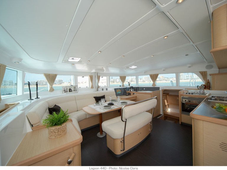 Catamaran to hire Préveza at the best price