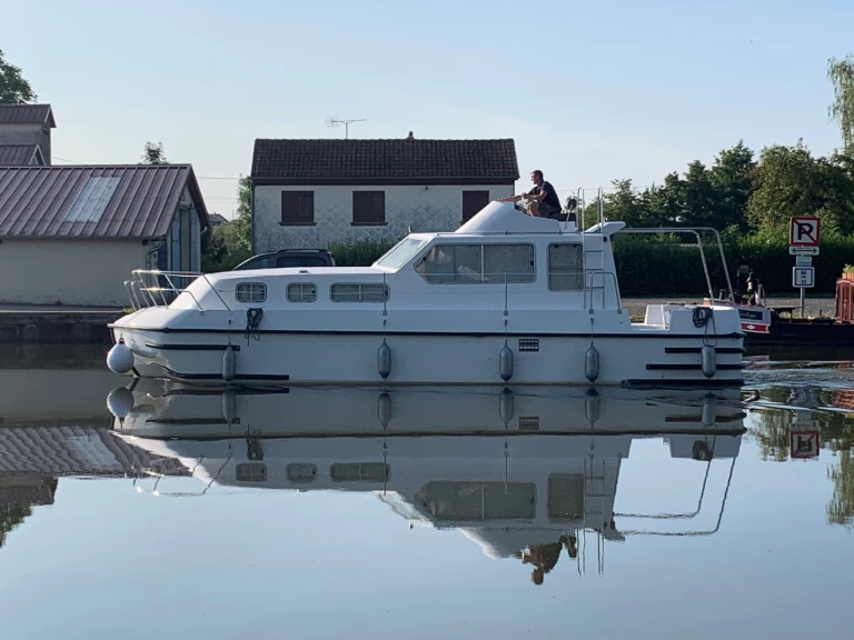 Yacht charter Mittersheim - Triton Triton 1050 Fly on SamBoat