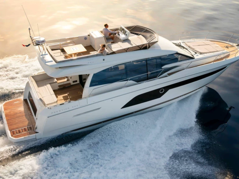 Hire Motorboat with or without skipper Prestige Yachts Beaulieu-sur-Mer