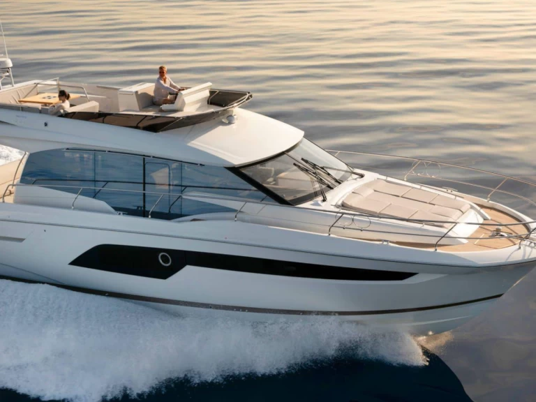 Hire Motorboat Prestige Yachts with a boat licence
