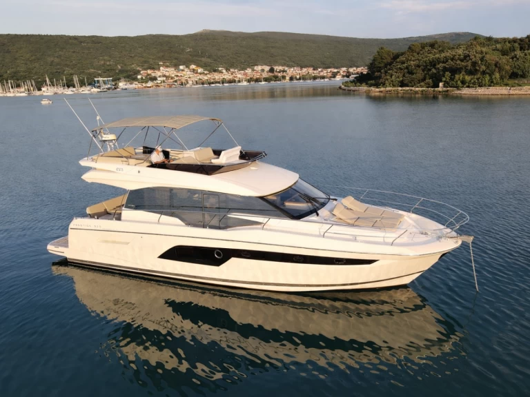 Motorboat to hire Beaulieu-sur-Mer at the best price