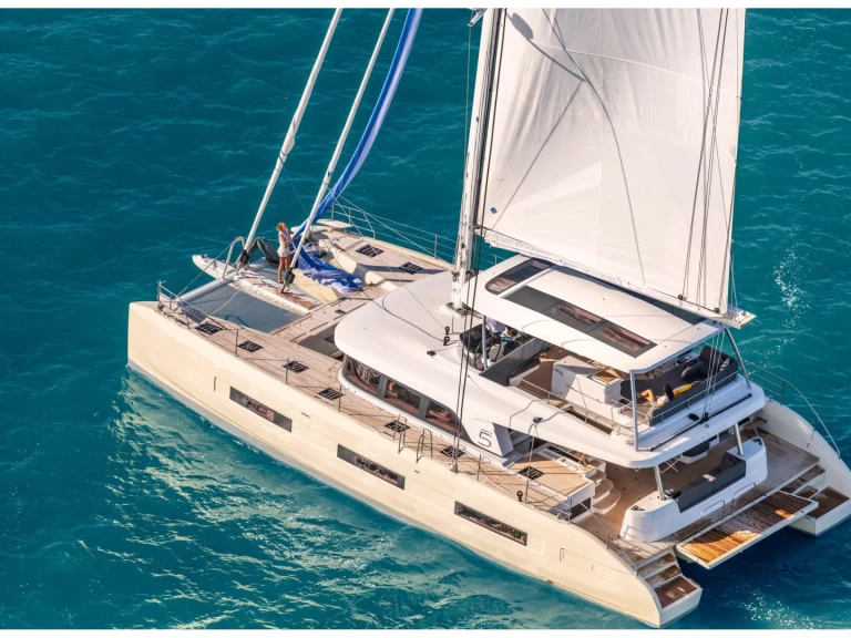 Charter a Lagoon Lagoon Sixty 5 in Salerno on Samboat