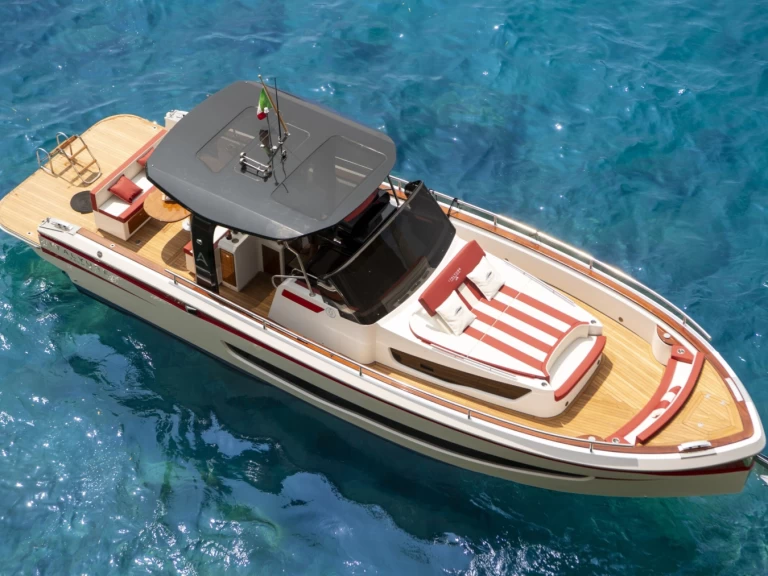 Motorboat to hire Positano at the best price
