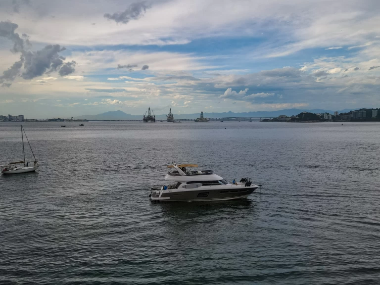 Yacht hire Rio de Janeiro (state) cheap 60 flybridge