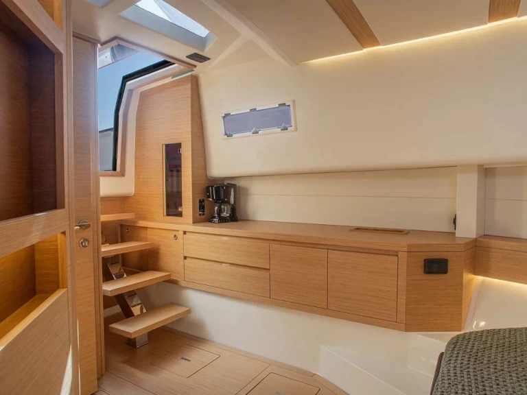 Hire Motorboat with or without skipper Pardo Yachts Saint-Tropez