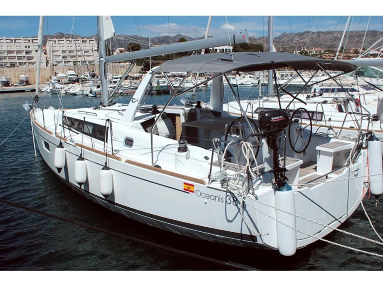 Yacht charter Palma de Mallorca - Bénéteau Oceanis 38.1 on SamBoat