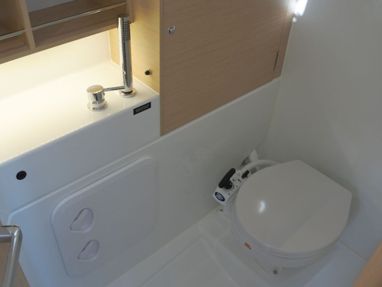 Yacht charter Barcelona - Bénéteau Oceanis 30.1 on SamBoat