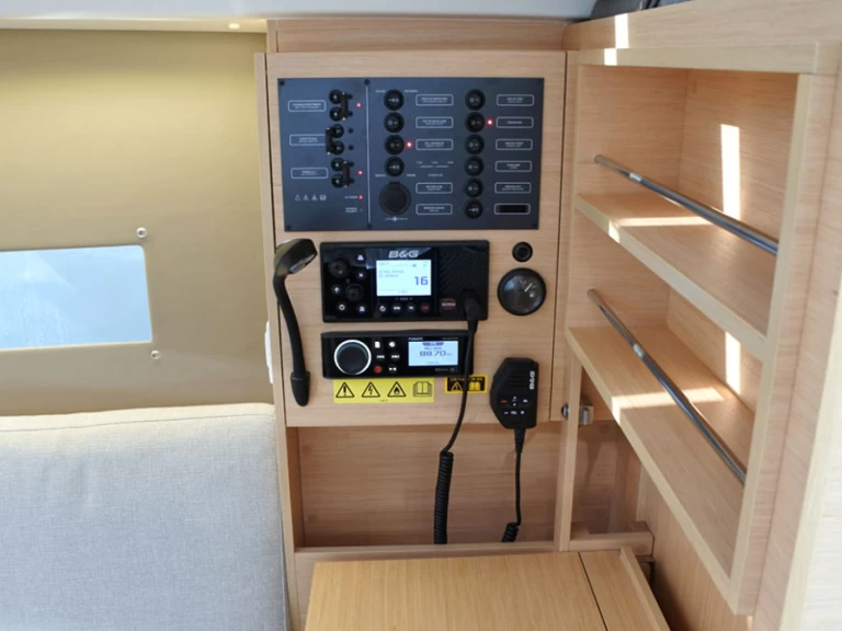 Hire a Bénéteau Oceanis 30.1 Barcelona