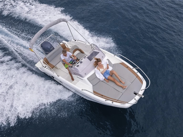 Charter a Bénéteau Flyer 6 in Saint-Raphaël on Samboat