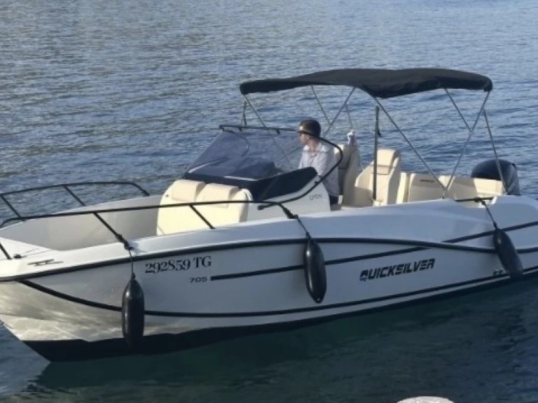 Motorboat to hire Seget Vranjica at the best price