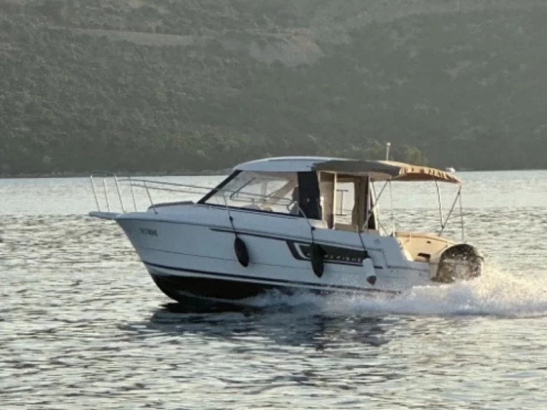Motorboat to hire Seget Vranjica at the best price