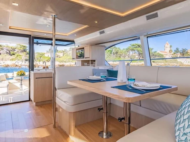 Luxury Yacht to hire Nassau at the best price