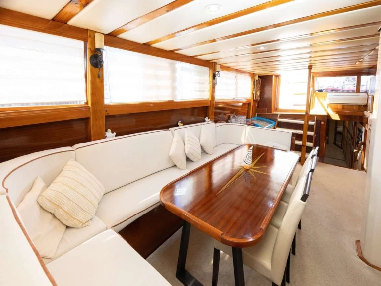 Charter a Custom GARDELIN in Split on Samboat