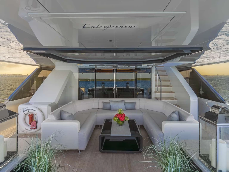 Charter a Ocean alexander ENTREPRENEUR in Bahamas on Samboat
