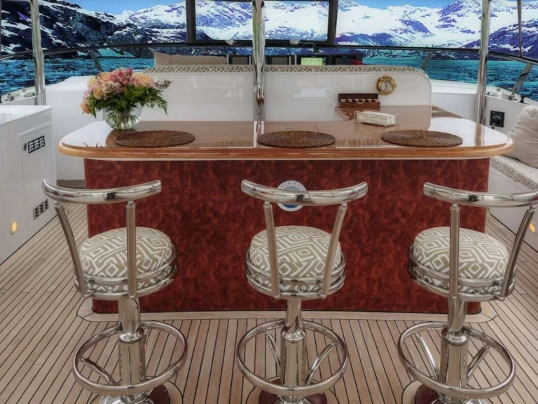 Yacht hire State of Alaska cheap Blackwood