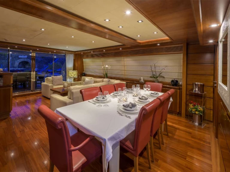 Yacht hire Naples cheap Anne Marie