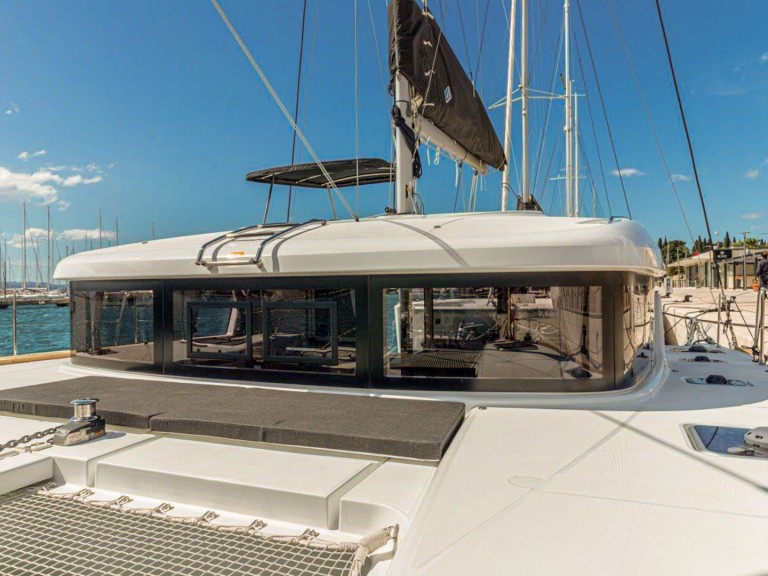 Hire Catamaran Lagoon with a boat licence