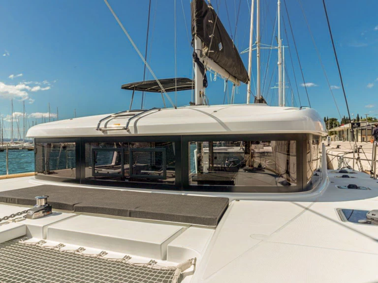 Hire Catamaran Lagoon with a boat licence