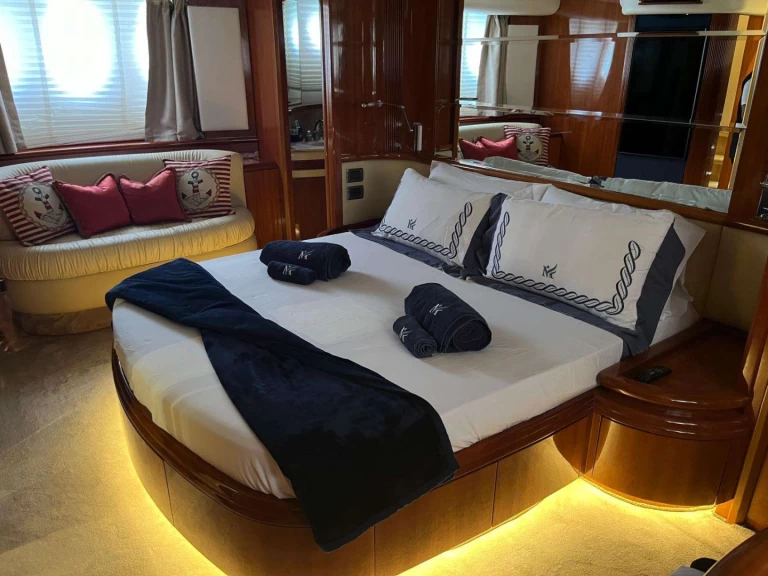 Yacht charter Naples - Azimut MINERVA on SamBoat