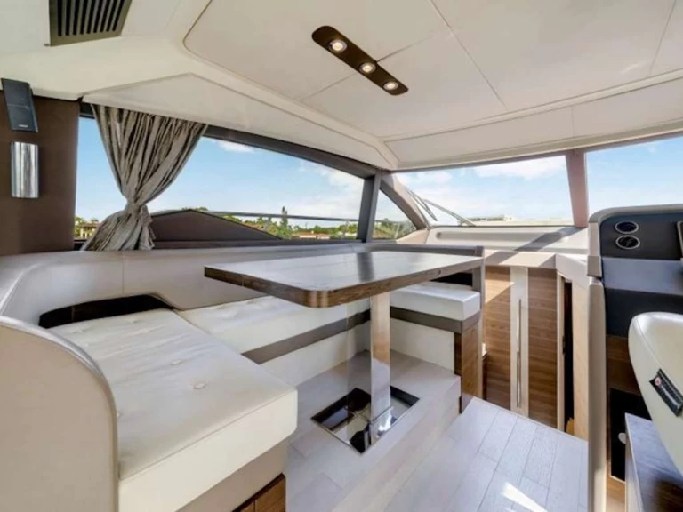 Hire Luxury Yacht Azimut with a boat licence