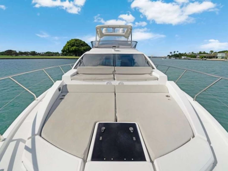 Hire a Azimut Kilauea Miami