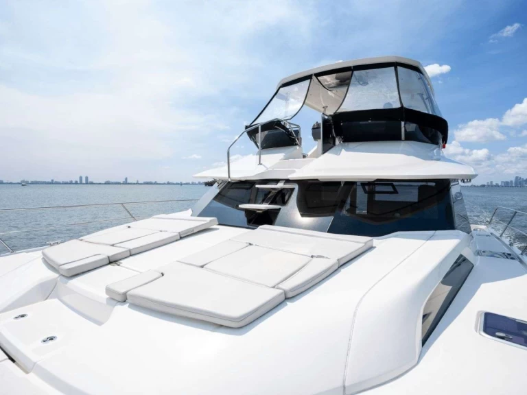 Charter a Aquila Mako in Nassau on Samboat