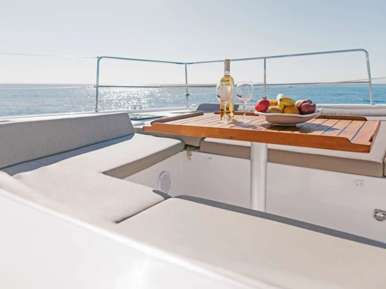 Hire a Bali Kos 46.Cat8 Alimos