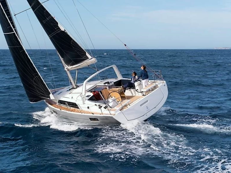 Hire Sailboat Bénéteau with a boat licence