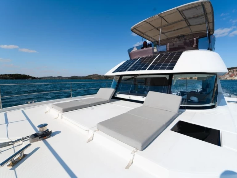 Charter a Fountaine Pajot Fountaine Pajot MY 37 in Saint-Raphaël on Samboat