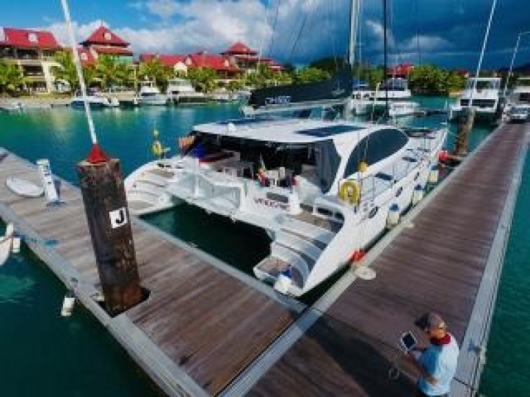 Catamaran to hire Mahé at the best price