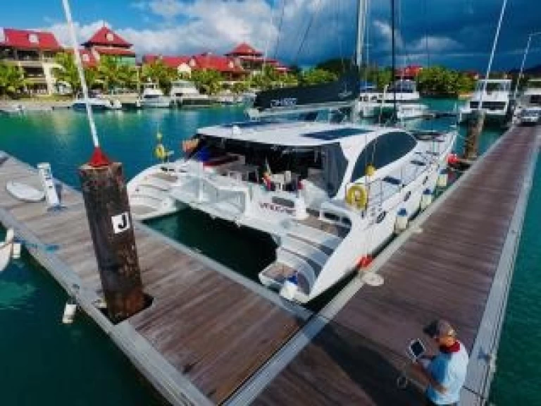Catamaran to hire Mahé at the best price