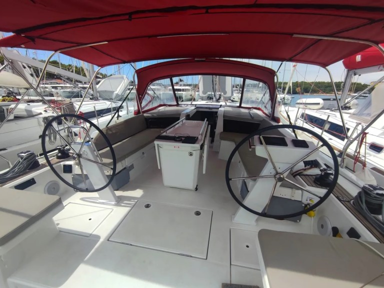 Charter a Bénéteau Oceanis 46.1 in Pomer on Samboat