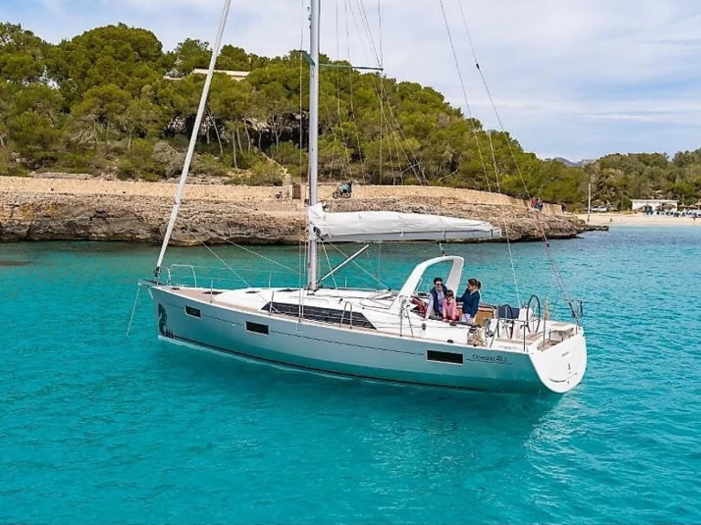 Hire Sailboat with or without skipper Bénéteau Alimos